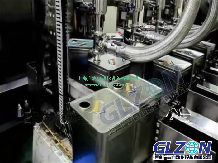 選購(gòu)全自動(dòng)食用油灌裝機(jī)配套設(shè)備時(shí)需要注意幾點(diǎn)？